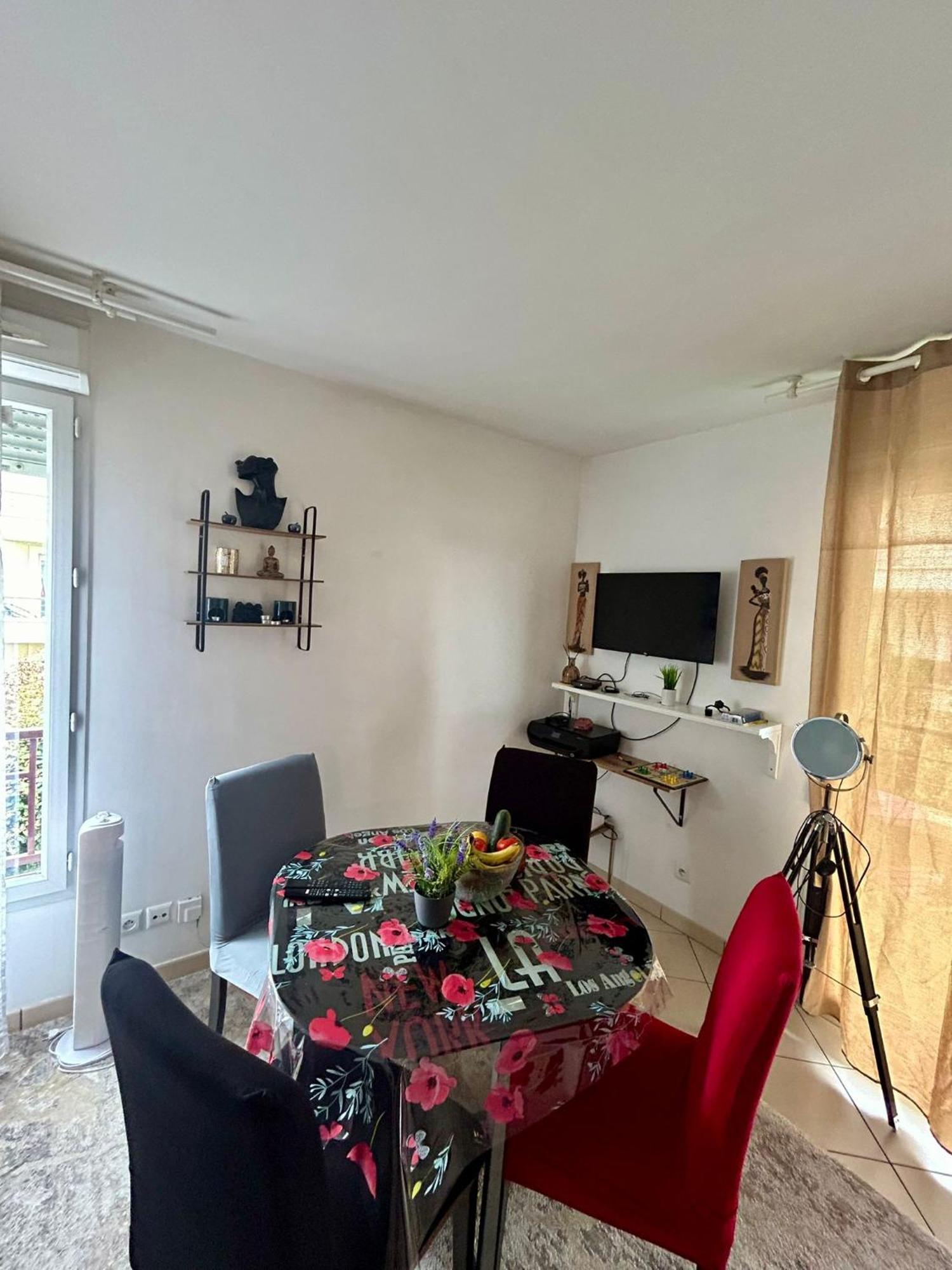 Heyzie Apartment Понто-Комбо Екстериор снимка